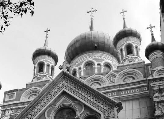 Найти нить на полу: народная примета