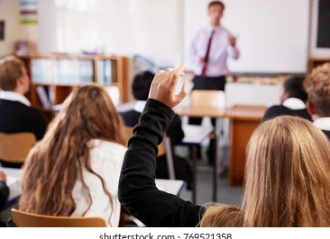 Вопросы преподавателю задают студенты