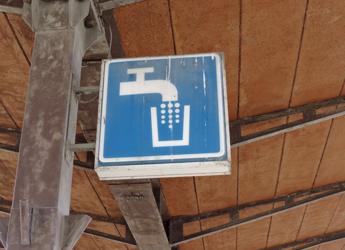 Капает с потолка: примета Капает с потолка: примета